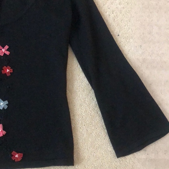 Vintage Flower Design Sweater - Picture 9 of 9
